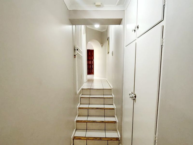 4 Bedroom House for Sale in Vincent Heights - Photo 6