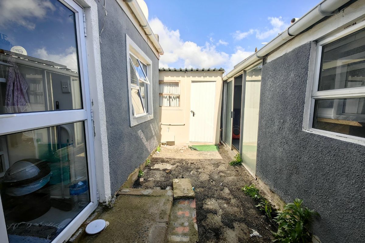 2 Bedroom Rental in Bridgetown - Maximum 3 occupants allowed - Photo 3