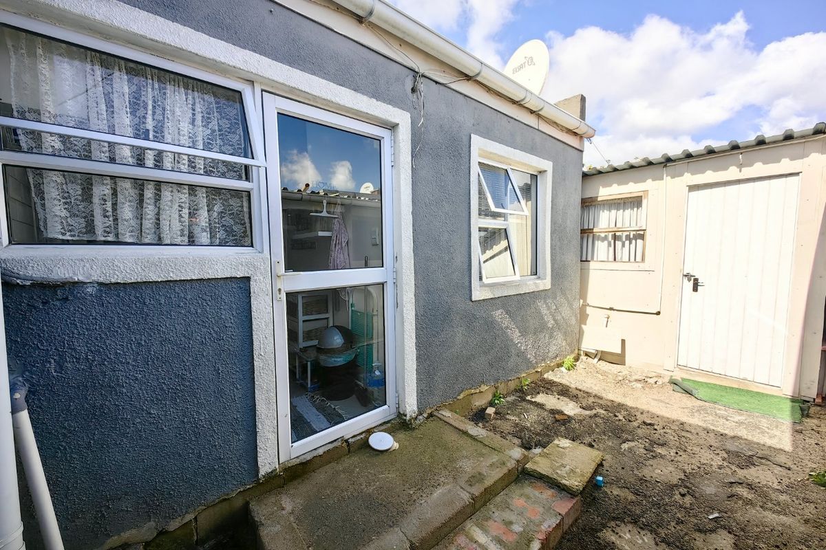 2 Bedroom Rental in Bridgetown - Maximum 3 occupants allowed - Photo 2