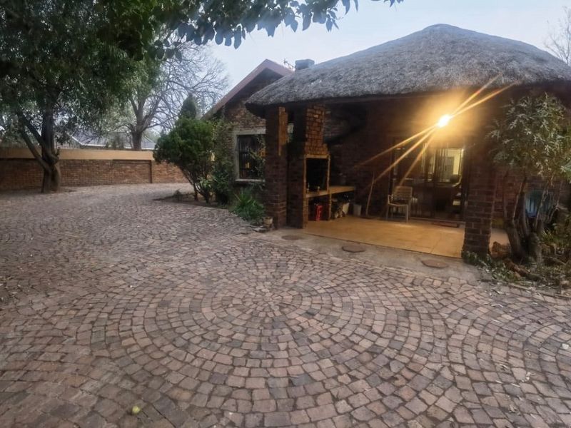 3 Bedroom House for Sale in Crystal Park - Photo 9