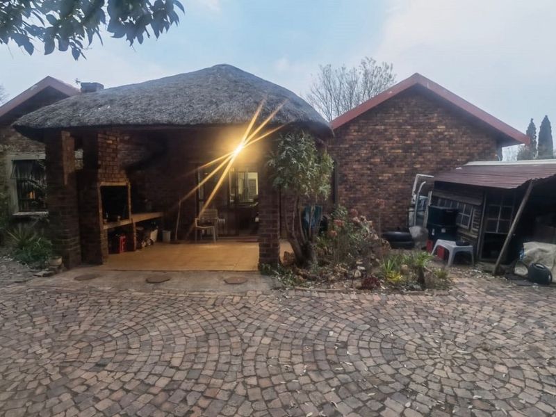 3 Bedroom House for Sale in Crystal Park - Photo 8