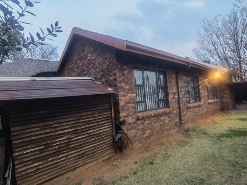 3 Bedroom House for Sale in Crystal Park - Photo 7