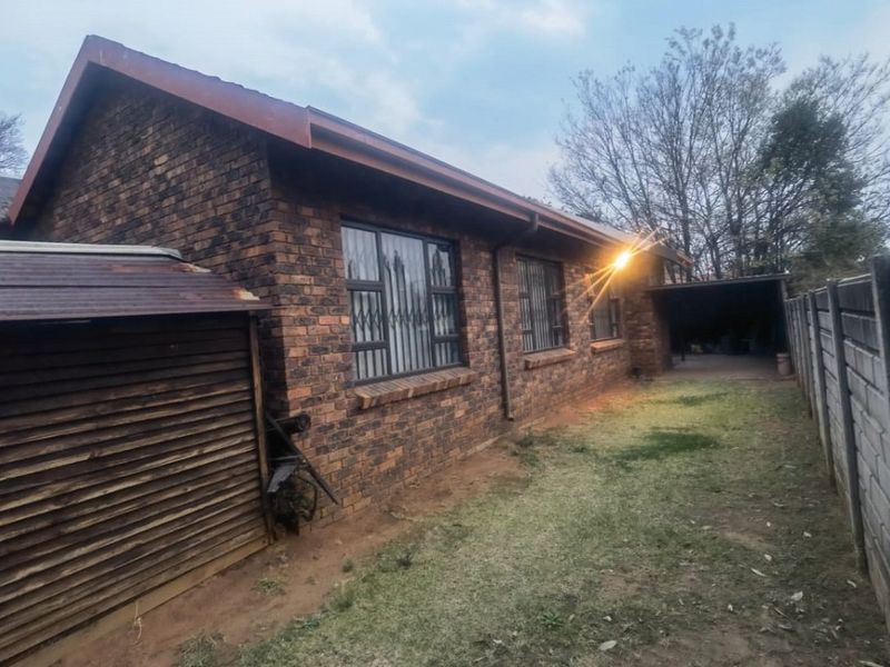 3 Bedroom House for Sale in Crystal Park - Photo 6