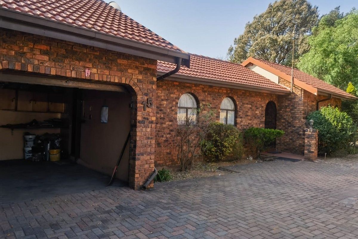 3 Bedroom House for Sale in Crystal Park - Photo 3