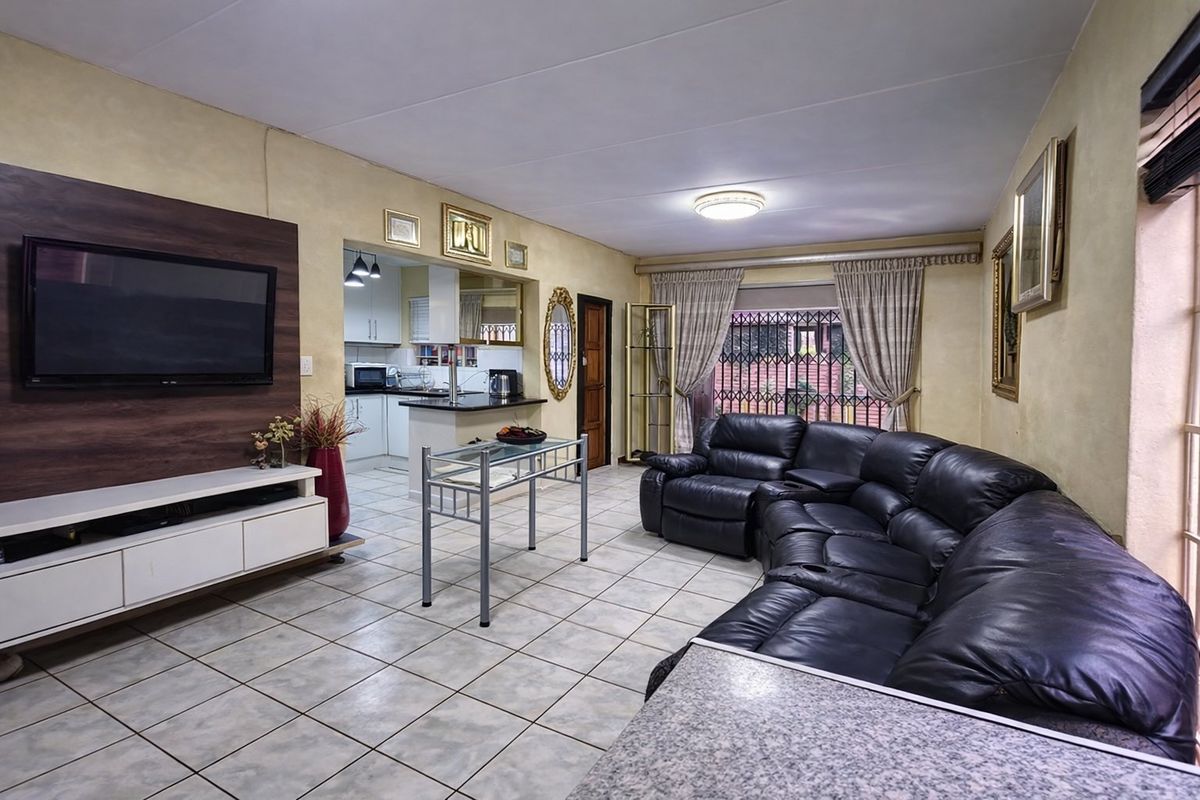 3 Bedroom Town house for Sale in Heuwelsig Estate, Centurion – Double Security Living! - Photo 2