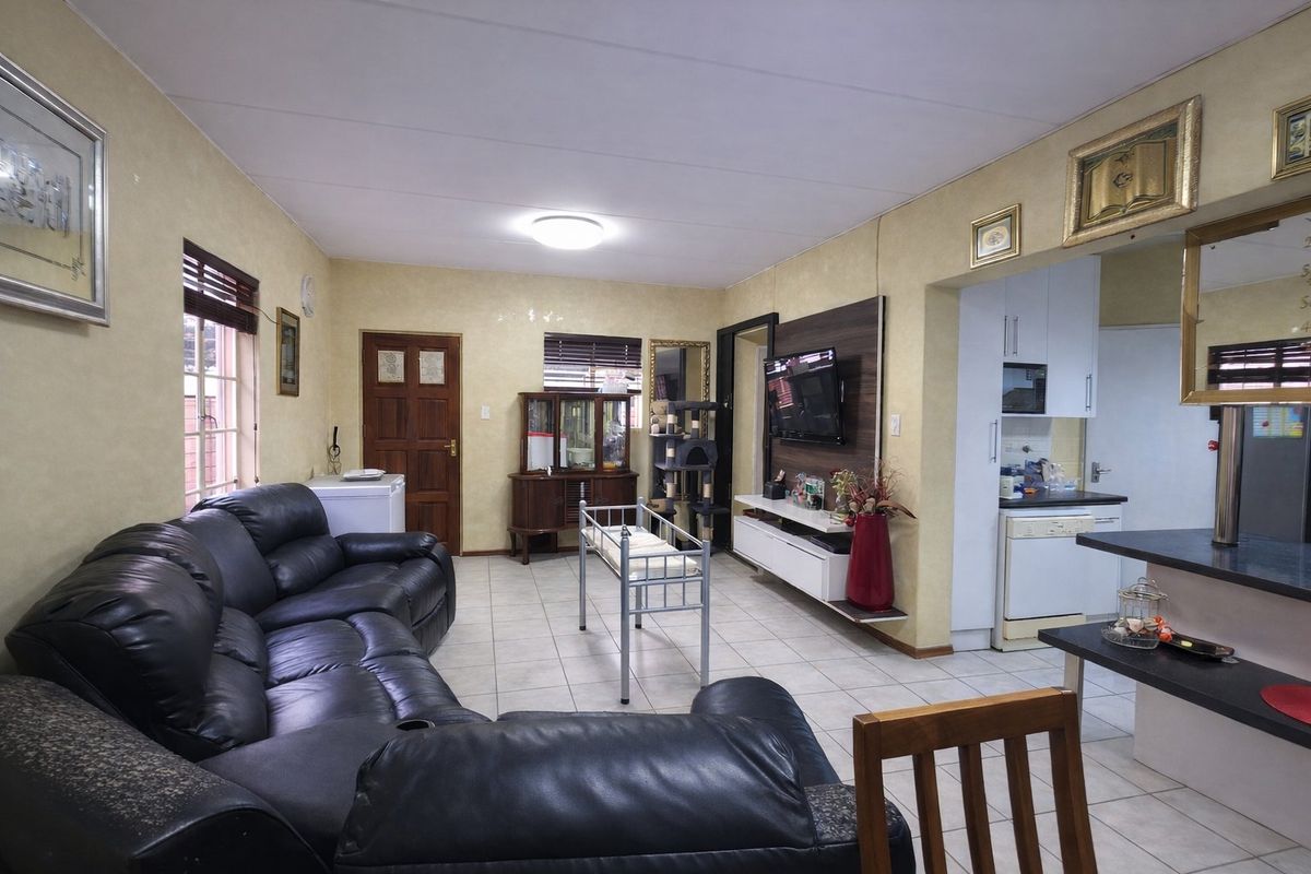 3 Bedroom Town house for Sale in Heuwelsig Estate, Centurion – Double Security Living! - Photo 5