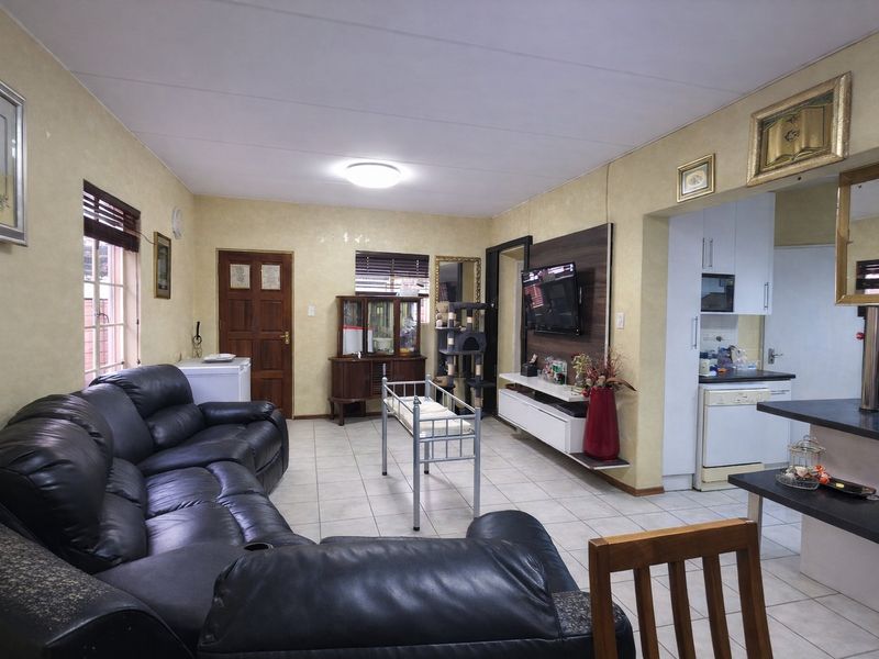 3 Bedroom Town house for Sale in Heuwelsig Estate, Centurion – Double Security Living! - Photo 5