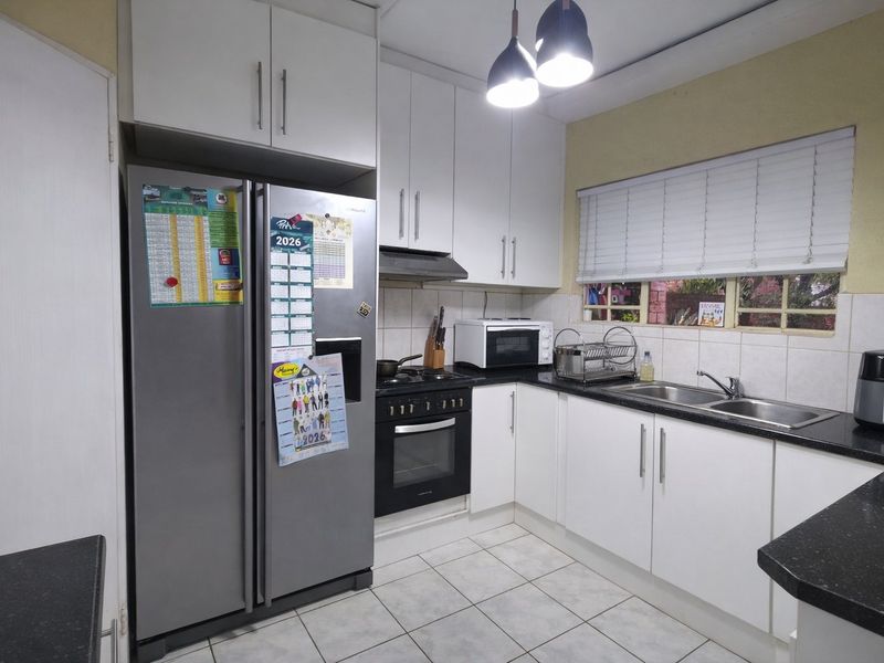 3 Bedroom Town house for Sale in Heuwelsig Estate, Centurion – Double Security Living! - Photo 4