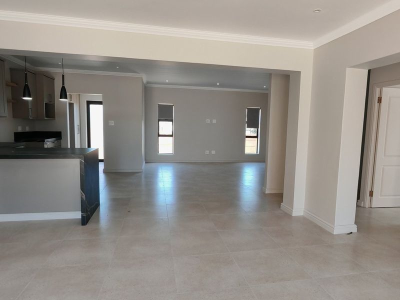 Elegant Renovated Coastal Home with Stylish Modern Finishes - Photo 9