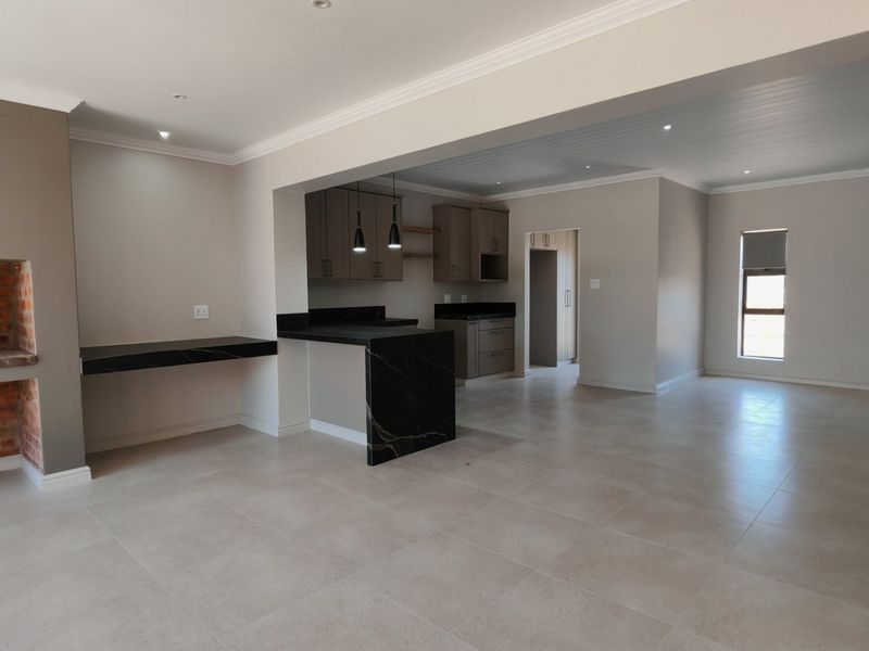 Elegant Renovated Coastal Home with Stylish Modern Finishes - Photo 8