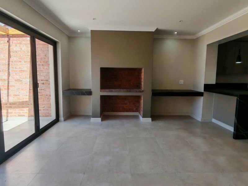 Elegant Renovated Coastal Home with Stylish Modern Finishes - Photo 7