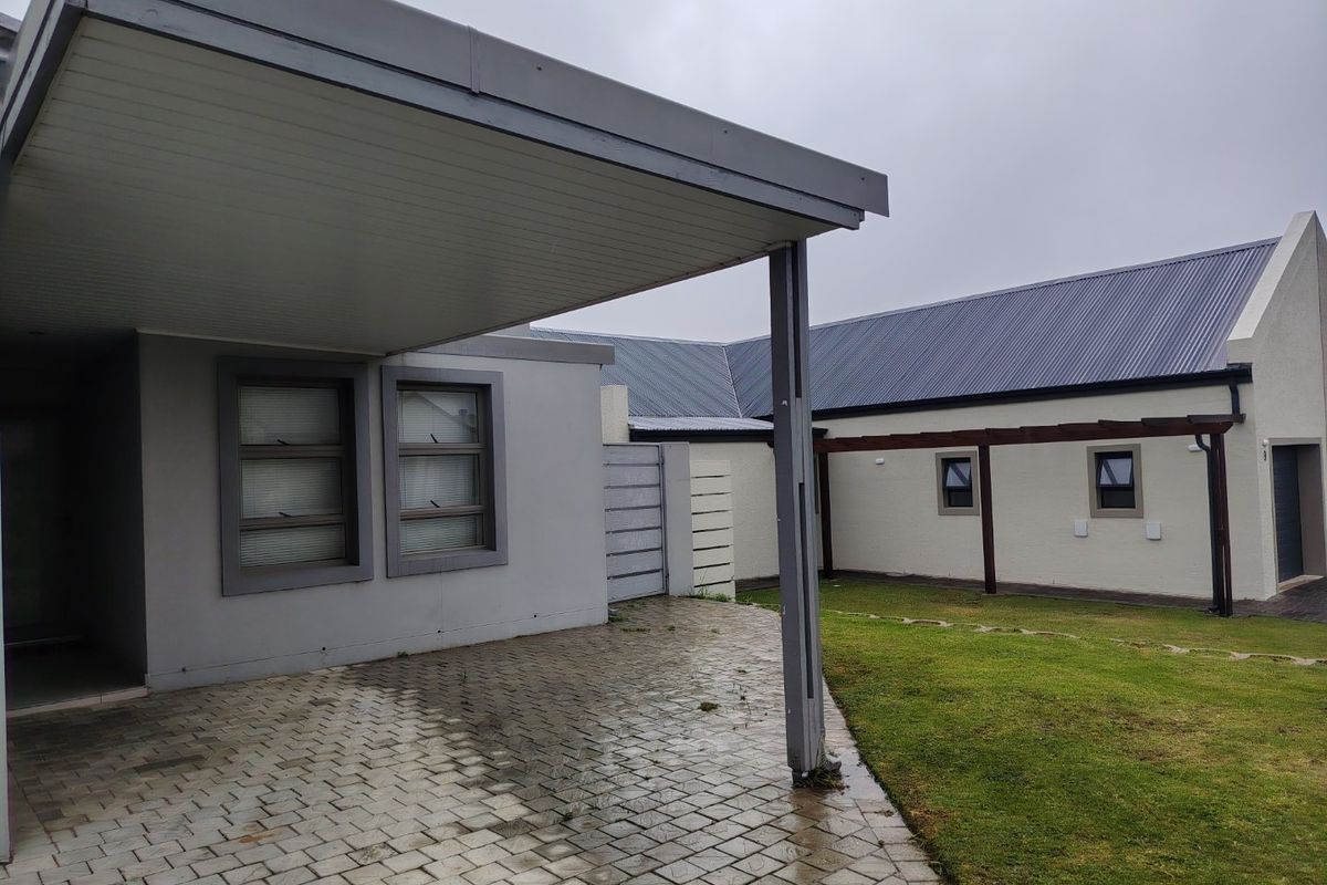 MODERN FAMILY DUET IN BLUE MOUNTAIN VILLAGE WITH SCENIC MOUNTAIN VIEWS - Photo 2