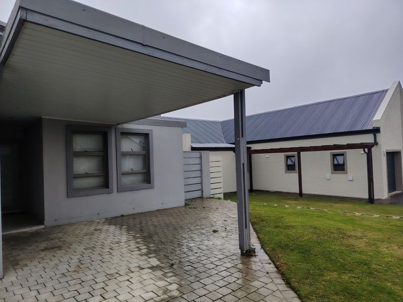 MODERN FAMILY DUET IN BLUE MOUNTAIN VILLAGE WITH SCENIC MOUNTAIN VIEWS - Photo 2