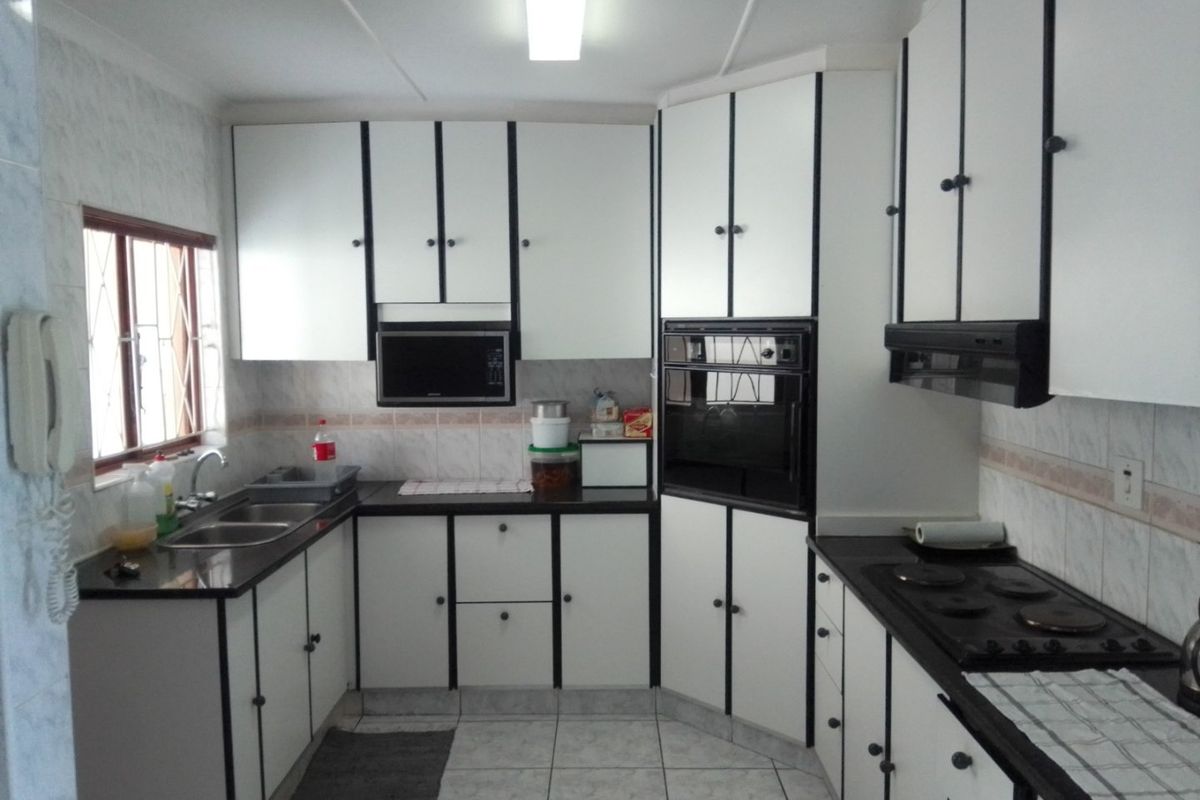 MUCH LOVED FAMILY HOME - Photo 3