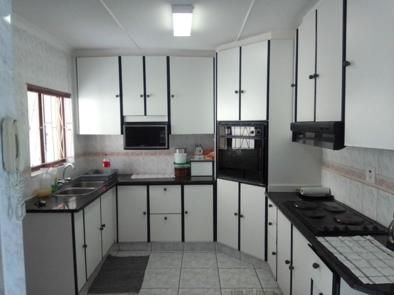 MUCH LOVED FAMILY HOME - Photo 3