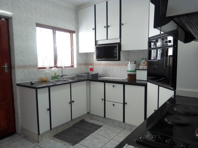 MUCH LOVED FAMILY HOME - Photo 8