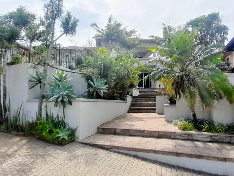 Fit for royalty. - Photo 5