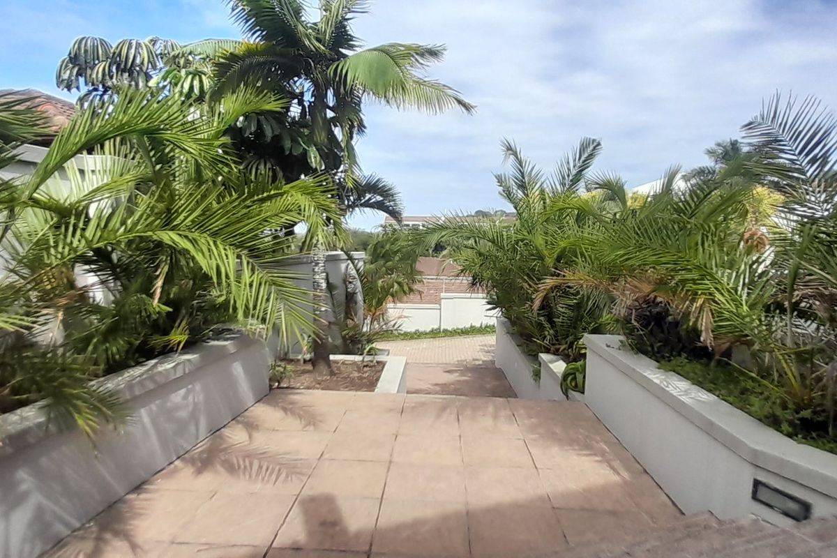 Fit for royalty. - Photo 4