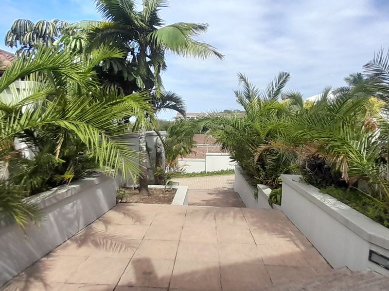 Fit for royalty. - Photo 4