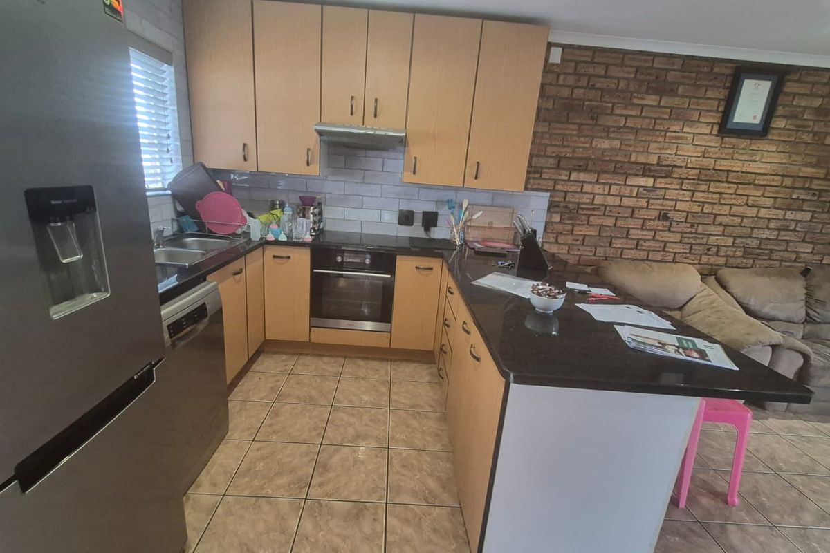 Townhouse with Garage & Private Garden in Rangeview - Photo 5