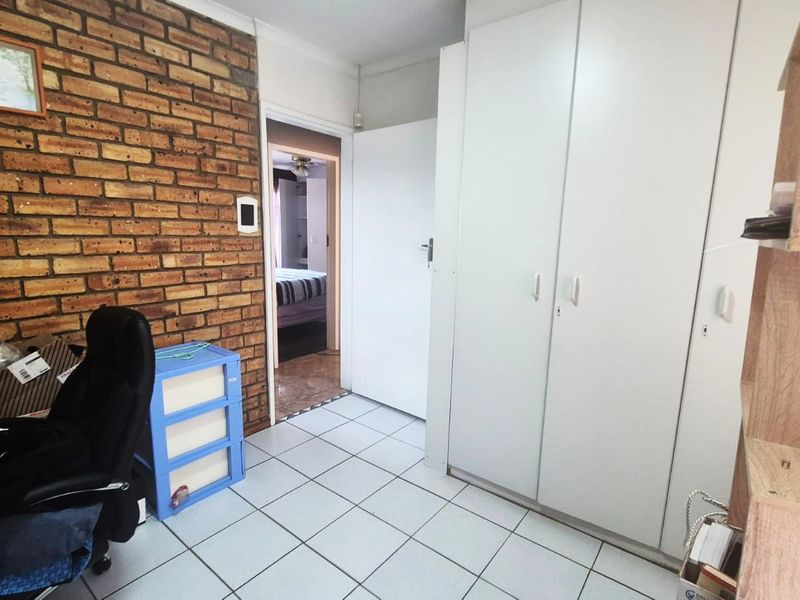 Townhouse with Garage & Private Garden in Rangeview - Photo 8