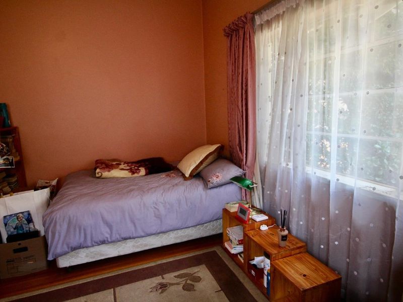 Stunning Family Home with Flat let & Entertainer’s Paradise - Photo 8