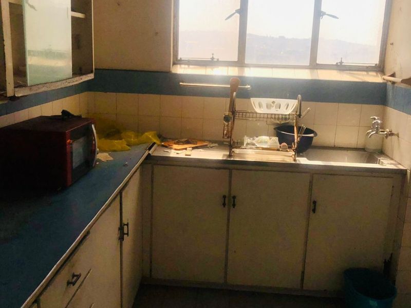 2.5 Bedrooms, 1 Bathroom Apartment For Sale In Durban Central, Durban - Photo 3