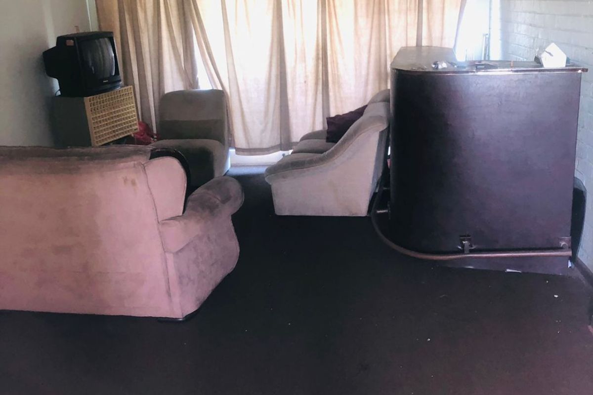 2.5 Bedrooms, 1 Bathroom Apartment For Sale In Durban Central, Durban - Photo 2