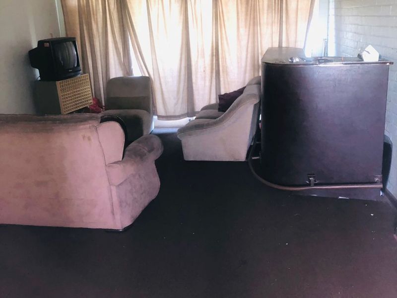 2.5 Bedrooms, 1 Bathroom Apartment For Sale In Durban Central, Durban - Photo 2