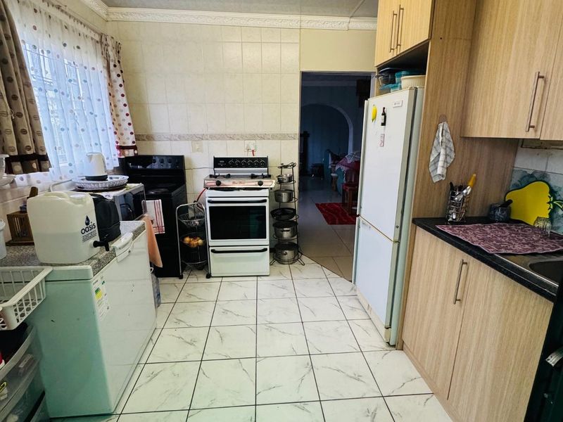 4 Bed House in Bhisho Central for Sale - Photo 3