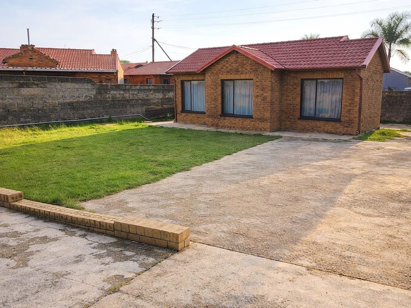 Two bedroom house for sale at Ebony Park - Photo 6
