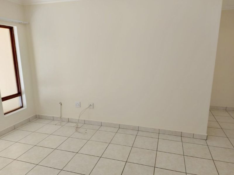 Easy Secure Living In A Well Kept Estate - Photo 8