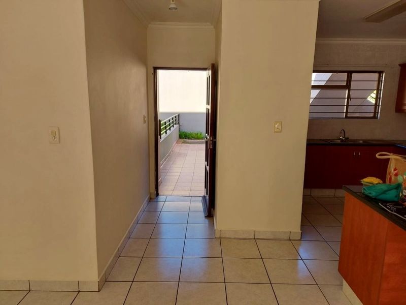 Easy Secure Living In A Well Kept Estate - Photo 6