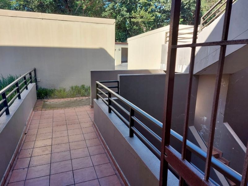 Easy Secure Living In A Well Kept Estate - Photo 4