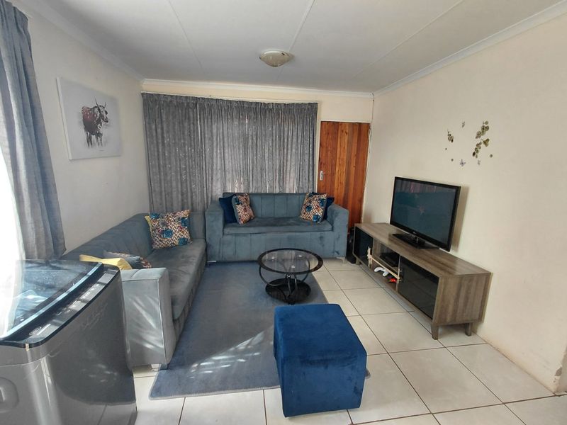 Charming 2-Bedroom Home in a Quiet Area of Protea Glen Ext 24 - Photo 10