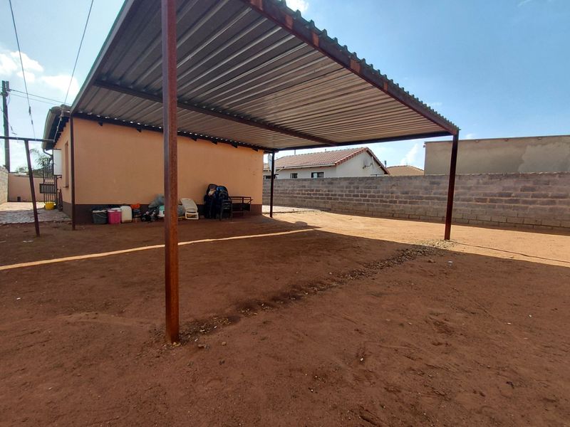 Charming 2-Bedroom Home in a Quiet Area of Protea Glen Ext 24 - Photo 9