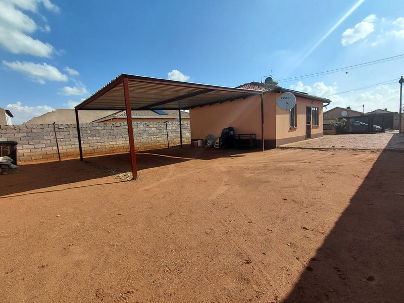 Charming 2-Bedroom Home in a Quiet Area of Protea Glen Ext 24 - Photo 8