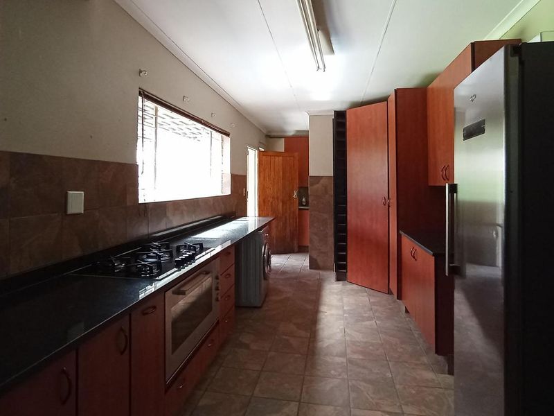 4 bedroom, 2 bathroom, 3 living areas in Waterkloof Ridge  - Photo 2