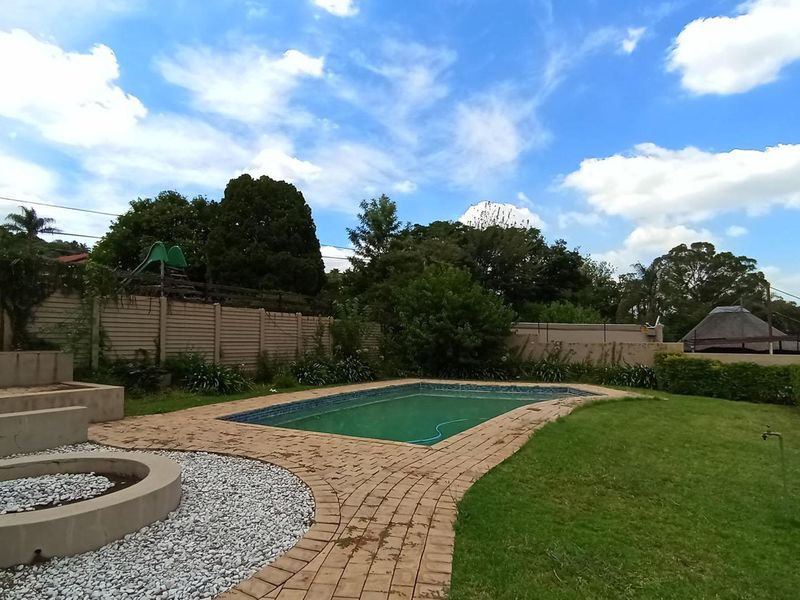 4 bedroom, 2 bathroom, 3 living areas in Waterkloof Ridge  - Photo 1