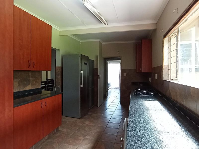 4 bedroom, 2 bathroom, 3 living areas in Waterkloof Ridge  - Photo 4