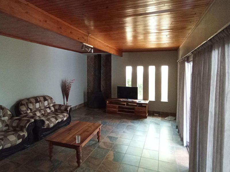 4 bedroom, 2 bathroom, 3 living areas in Waterkloof Ridge  - Photo 8
