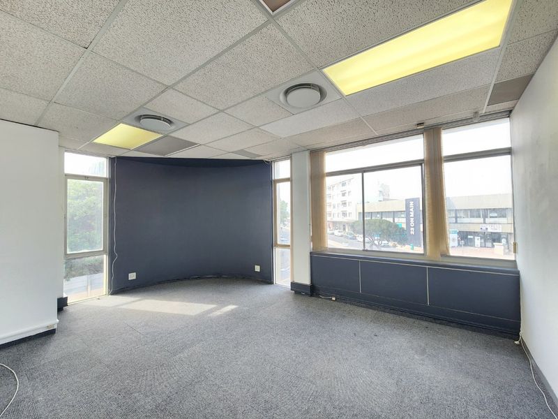 Spacious Second Floor Office Space To Rent - Photo 4