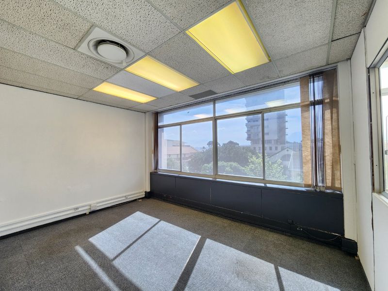 Spacious Second Floor Office Space To Rent - Photo 10