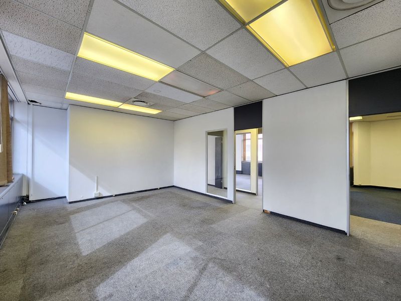 Spacious Second Floor Office Space To Rent - Photo 9