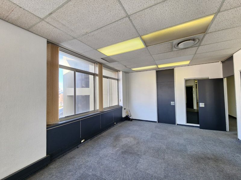 Spacious Second Floor Office Space To Rent - Photo 8