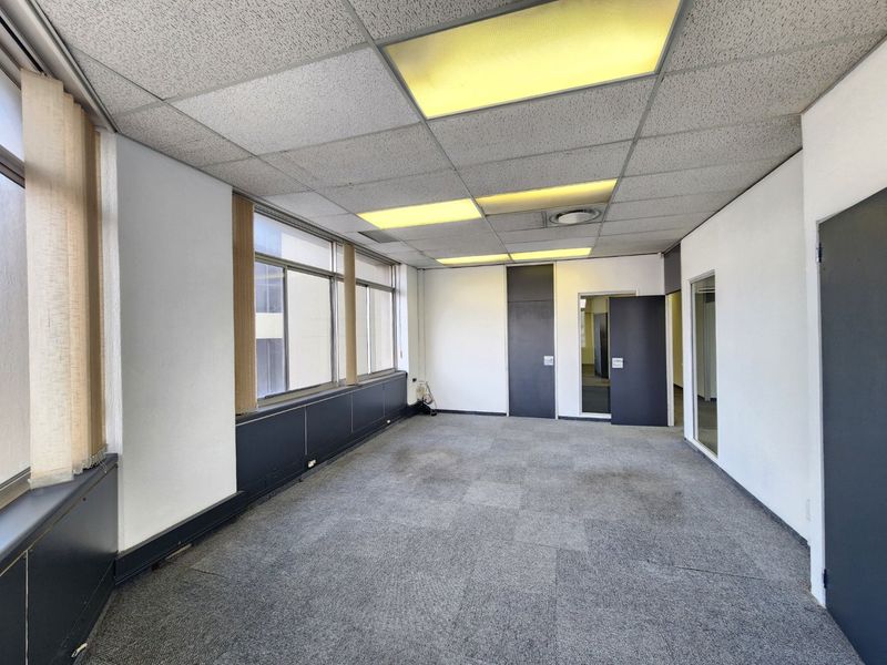 Spacious Second Floor Office Space To Rent - Photo 6