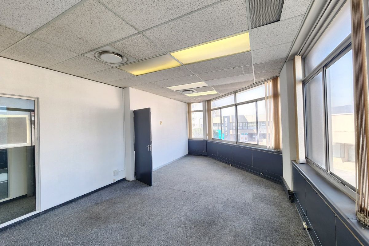 Spacious Second Floor Office Space To Rent - Photo 5
