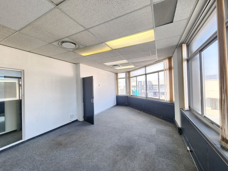 Spacious Second Floor Office Space To Rent - Photo 5
