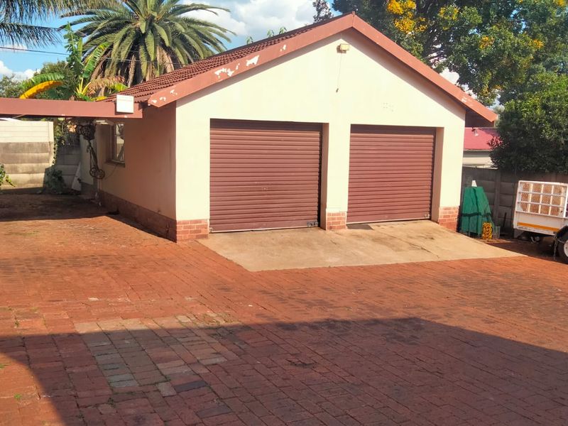 Spacious Family Home with Entertainment Haven & Income Potential! - Photo 4