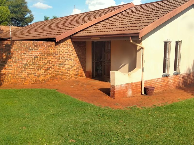 Spacious Family Home with Entertainment Haven & Income Potential! - Photo 2